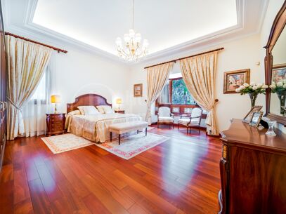 Villa Travertino - Classic Beachside Estate in Guadalmina Baja, Marbella