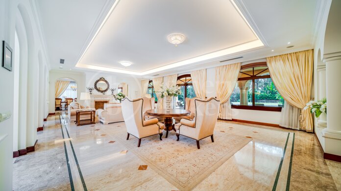 Villa Travertino - Classic Beachside Estate in Guadalmina Baja, Marbella