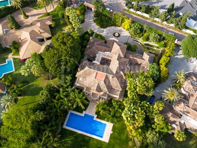 Villa Travertino - Classic Beachside Estate in Guadalmina Baja, Marbella