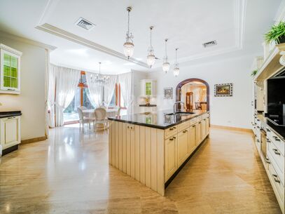 Villa Travertino - Classic Beachside Estate in Guadalmina Baja, Marbella