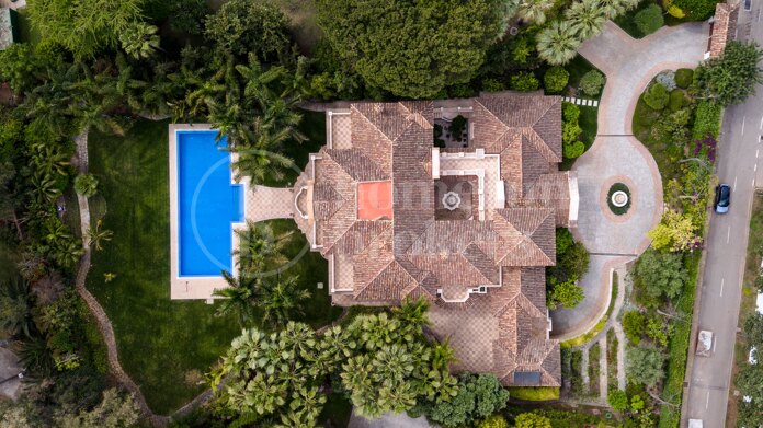 Villa Travertino - Classic Beachside Estate in Guadalmina Baja, Marbella