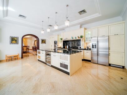 Villa Travertino - Classic Beachside Estate in Guadalmina Baja, Marbella