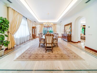 Villa Travertino - Classic Beachside Estate in Guadalmina Baja, Marbella