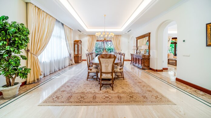 Villa Travertino - Classic Beachside Estate in Guadalmina Baja, Marbella