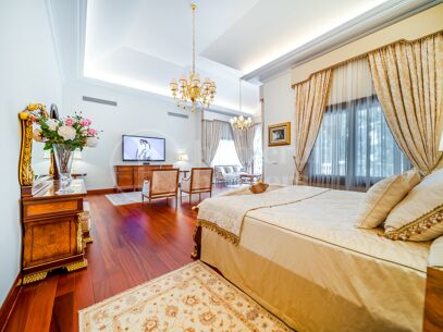 Villa Travertino - Classic Beachside Estate in Guadalmina Baja, Marbella