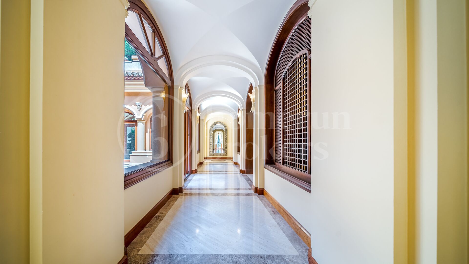 Villa Travertino - Classic Beachside Estate in Guadalmina Baja, Marbella