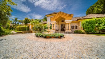 Villa Travertino - Classic Beachside Estate in Guadalmina Baja, Marbella