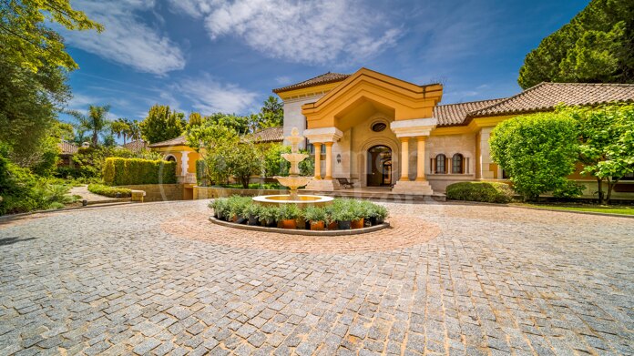 Villa Travertino - Classic Beachside Estate in Guadalmina Baja, Marbella