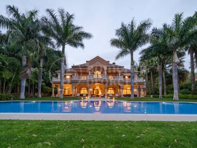 Villa Travertino - Classic Beachside Estate in Guadalmina Baja, Marbella