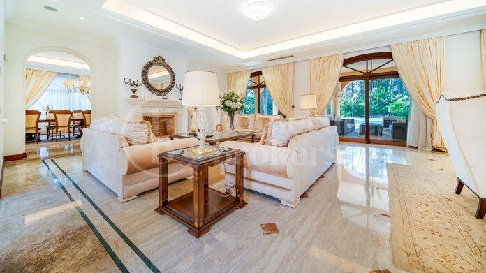 Villa Travertino - Classic Beachside Estate in Guadalmina Baja, Marbella