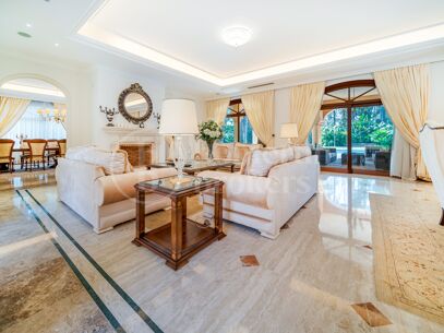 Villa Travertino - Classic Beachside Estate in Guadalmina Baja, Marbella