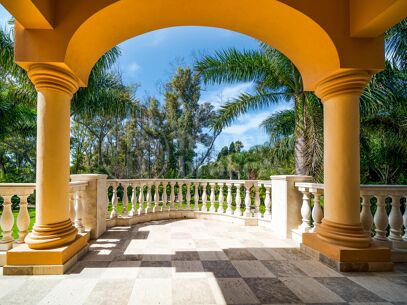 Villa Travertino - Classic Beachside Estate in Guadalmina Baja, Marbella