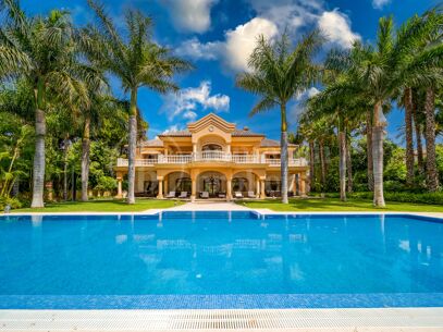 Villa Travertino - Classic Beachside Estate in Guadalmina Baja, Marbella