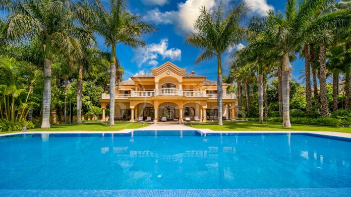 Villa Travertino - Classic Beachside Estate in Guadalmina Baja, Marbella