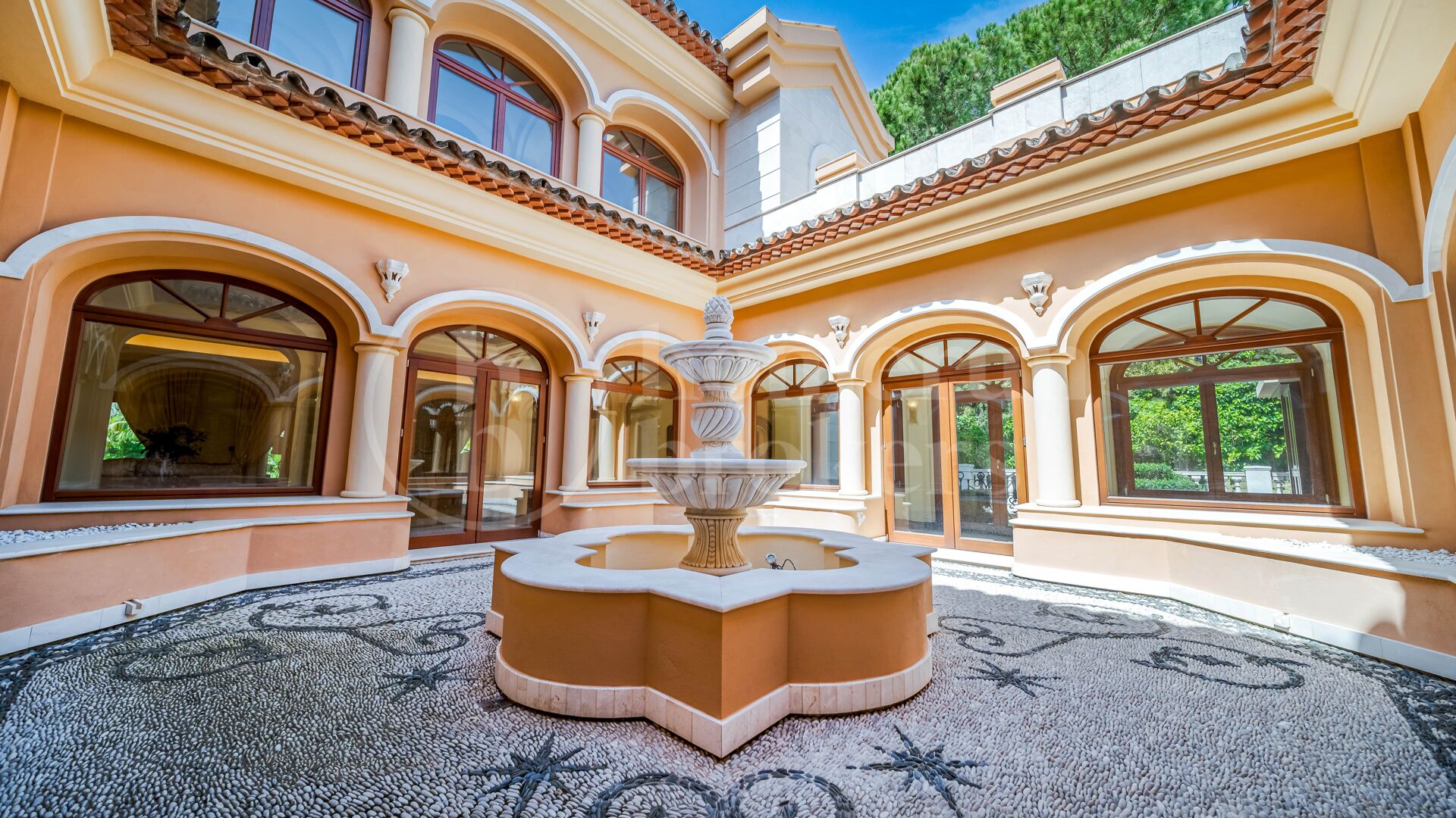 Villa Travertino - Classic Beachside Estate in Guadalmina Baja, Marbella