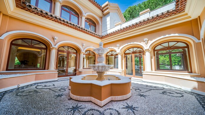 Villa Travertino - Classic Beachside Estate in Guadalmina Baja, Marbella