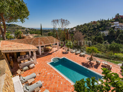 Villa Arantina - Andalusisk villa i El Madroñal, Benahavis