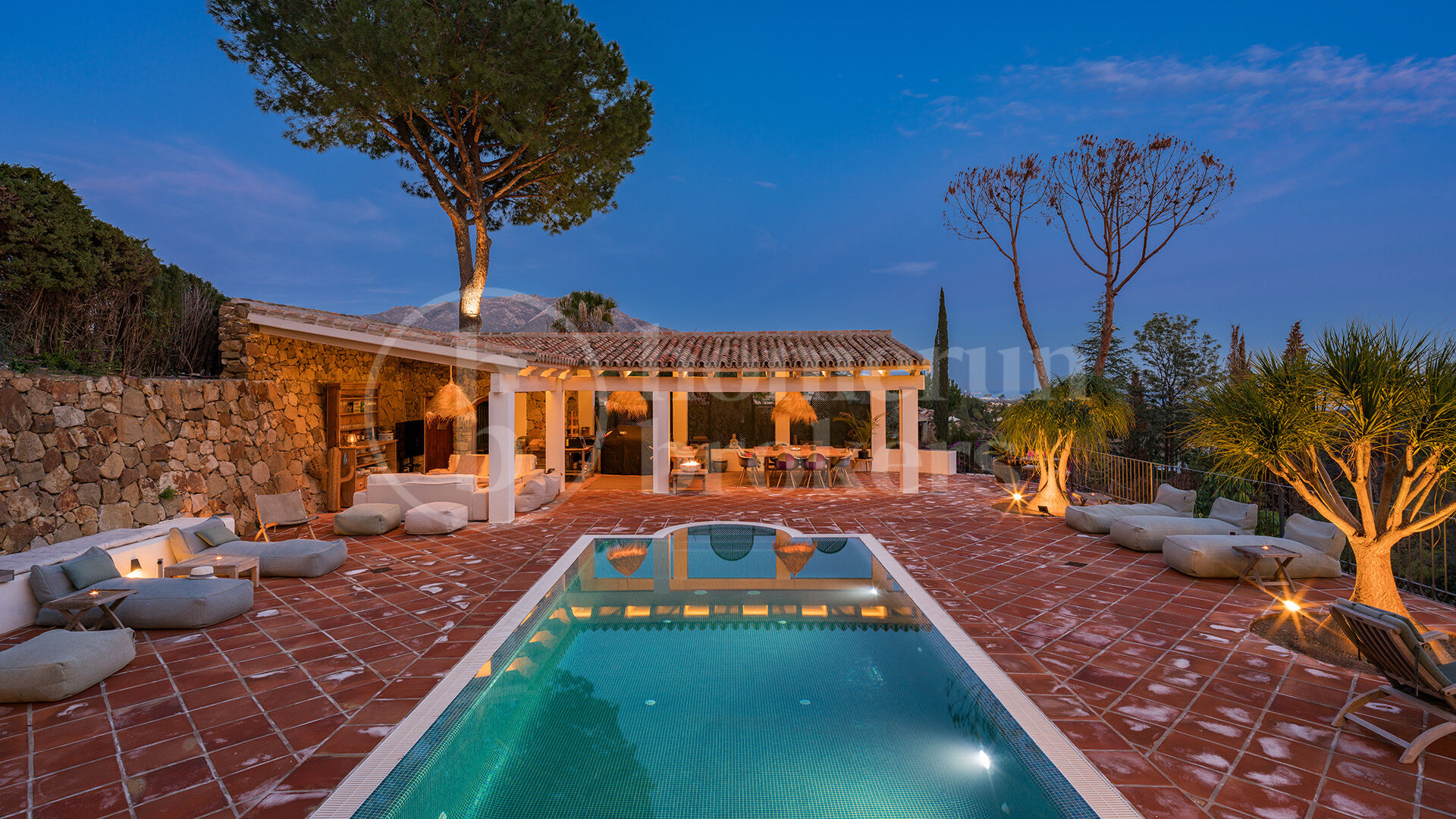 Villa Arantina - Andalusisk villa i El Madroñal, Benahavis