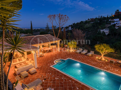 Villa Arantina - Andalusisk villa i El Madroñal, Benahavis