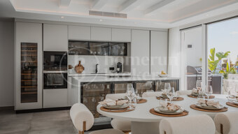 Penthouse Banus – Frontline duplex penthouse apartment in Puerto Banus.