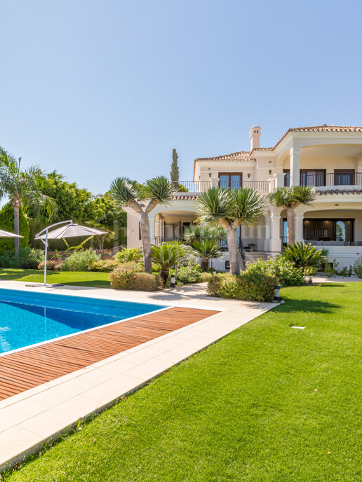 Casa Amira - Eleven Bedroom Villa in El Paraiso Alto Benahavis.