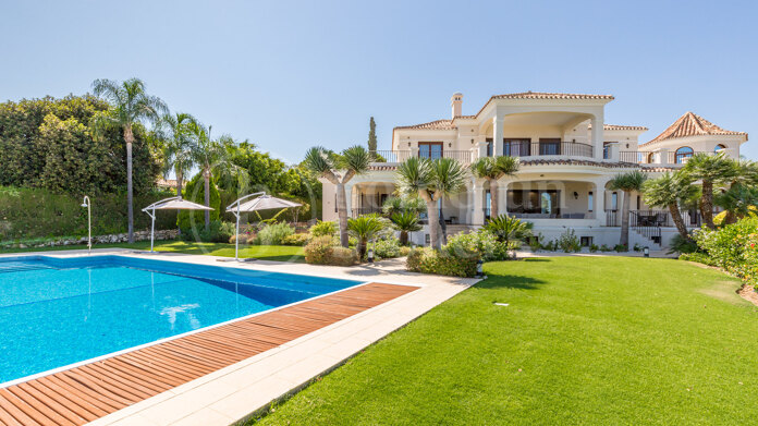 Casa Amira - Eleven Bedroom Villa in El Paraiso Alto Benahavis.