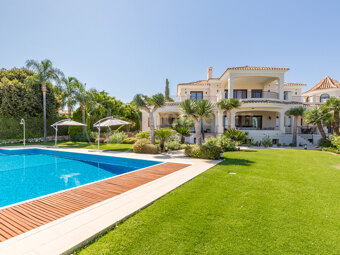 Casa Amira - Eleven Bedroom Villa in El Paraiso Alto Benahavis.