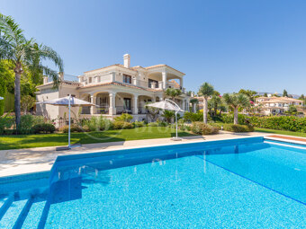 Casa Amira - Eleven Bedroom Villa in El Paraiso Alto Benahavis.