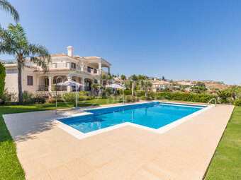 Casa Amira - Eleven Bedroom Villa in El Paraiso Alto Benahavis.