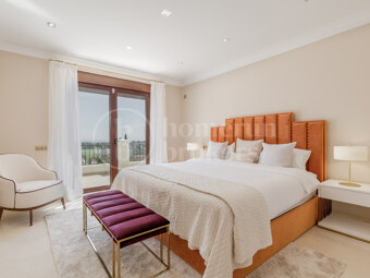 Casa Amira - Eleven Bedroom Villa in El Paraiso Alto Benahavis.