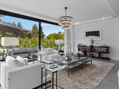 Villa Salina - Steps from the Beach in Guadalmina Baja