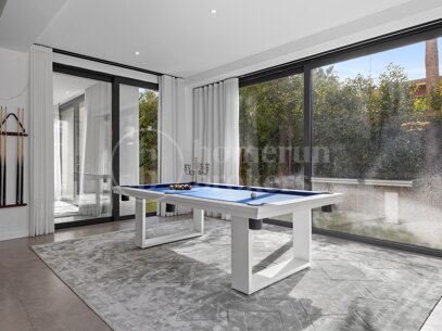 Villa Salina - Steps from the Beach in Guadalmina Baja