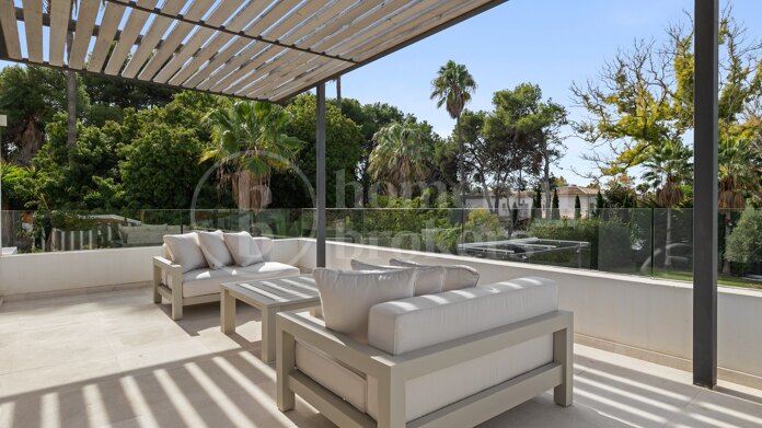 Villa Salina - Steps from the Beach in Guadalmina Baja