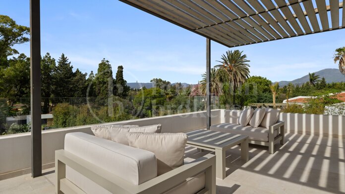 Villa Salina - Steps from the Beach in Guadalmina Baja