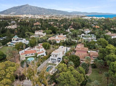Villa Salina - Steps from the Beach in Guadalmina Baja