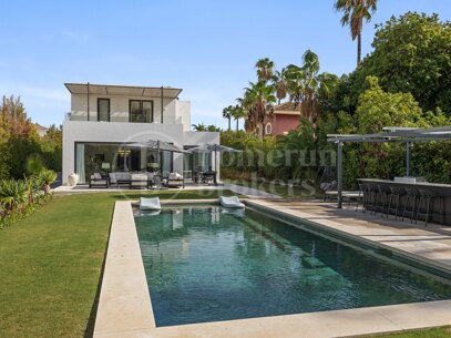 Villa Salina - Steps from the Beach in Guadalmina Baja