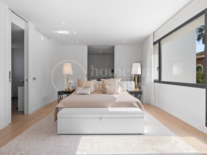 Villa Salina - Steps from the Beach in Guadalmina Baja