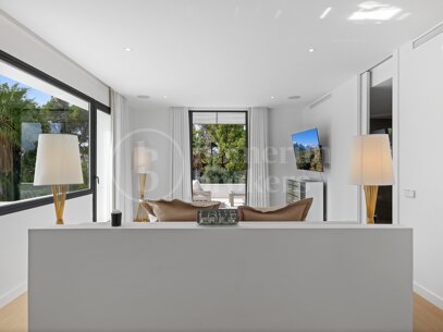 Villa Salina - Steps from the Beach in Guadalmina Baja