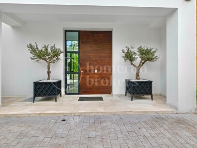 Villa Salina - Steps from the Beach in Guadalmina Baja