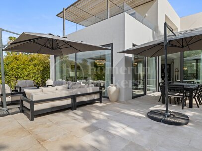 Villa Salina - Steps from the Beach in Guadalmina Baja