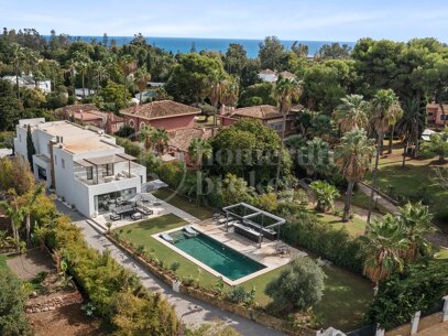 Villa Salina - Steps from the Beach in Guadalmina Baja