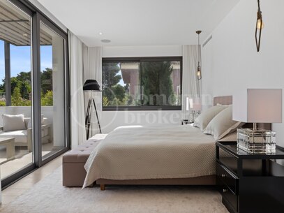 Villa Salina - Steps from the Beach in Guadalmina Baja