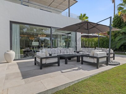 Villa Salina - Steps from the Beach in Guadalmina Baja