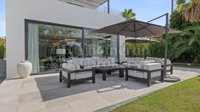 Villa Salina - Steps from the Beach in Guadalmina Baja