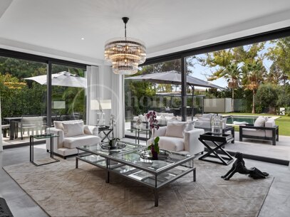 Villa Salina - Steps from the Beach in Guadalmina Baja