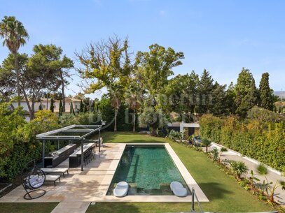 Villa Salina - Steps from the Beach in Guadalmina Baja