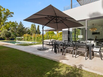 Villa Salina - Steps from the Beach in Guadalmina Baja