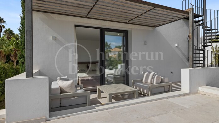 Villa Salina - Steps from the Beach in Guadalmina Baja