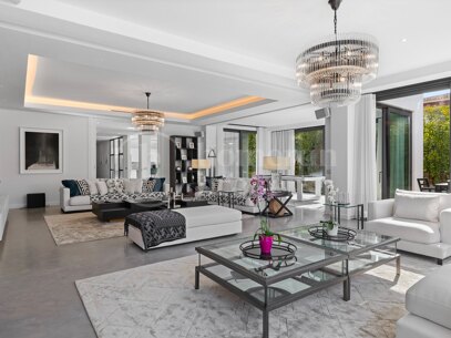 Villa Salina - Steps from the Beach in Guadalmina Baja