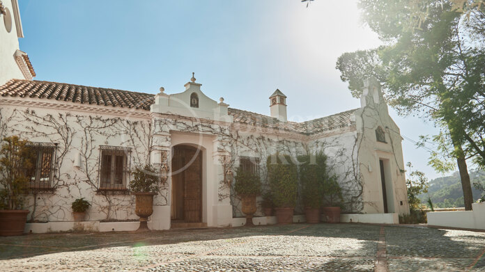 Villa Santa Katerina - with Panoramic Views in El Madroñal, Benahavis